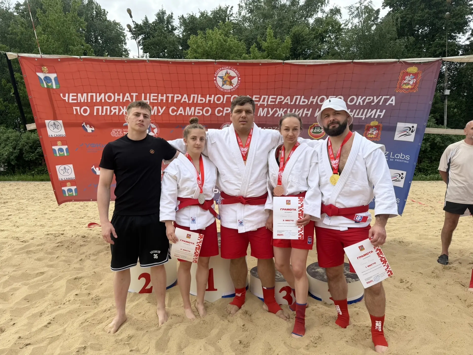 Брянцы привезли с чемпионата ЦФО по пляжному самбо 5 медалей