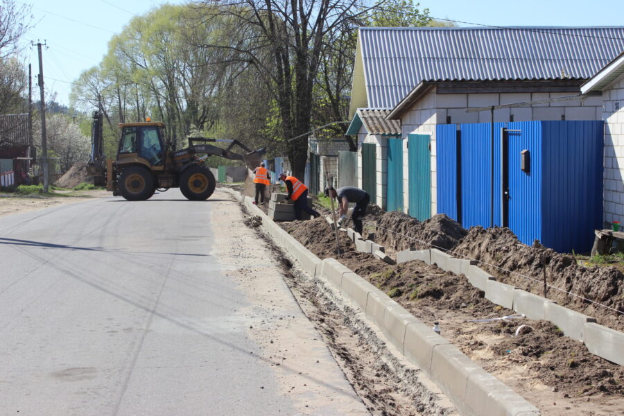 В Климово благоустраивают тротуары
