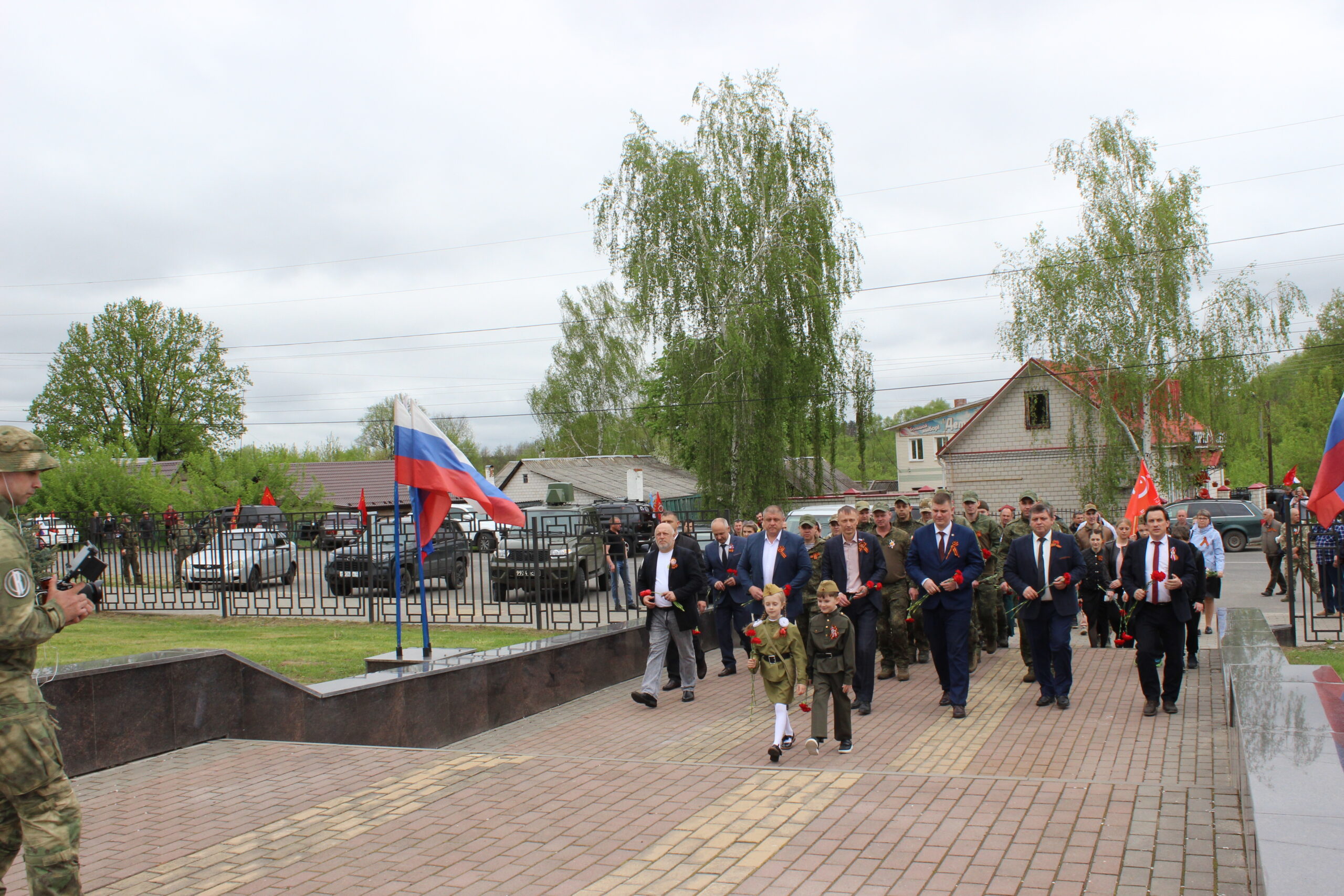 В Климово возложили цветы воинам Великой Победы.