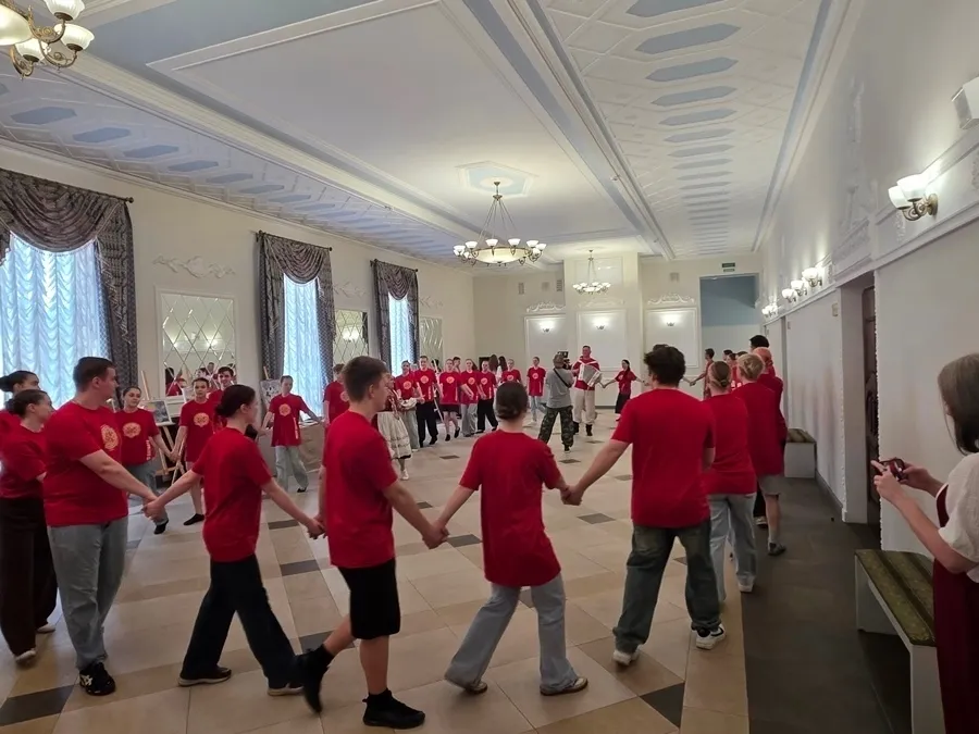 В форуме «Модно-народно» приняли участие 100 молодых брянских талантов