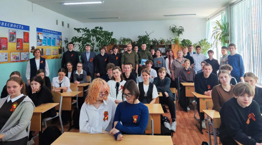Локотские школьники Брянщины встретились с медиками СВО