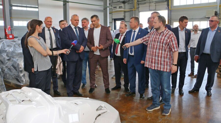 Вопросы развития аграрного и промышленного производства обсуждены на заседании в Жуковке