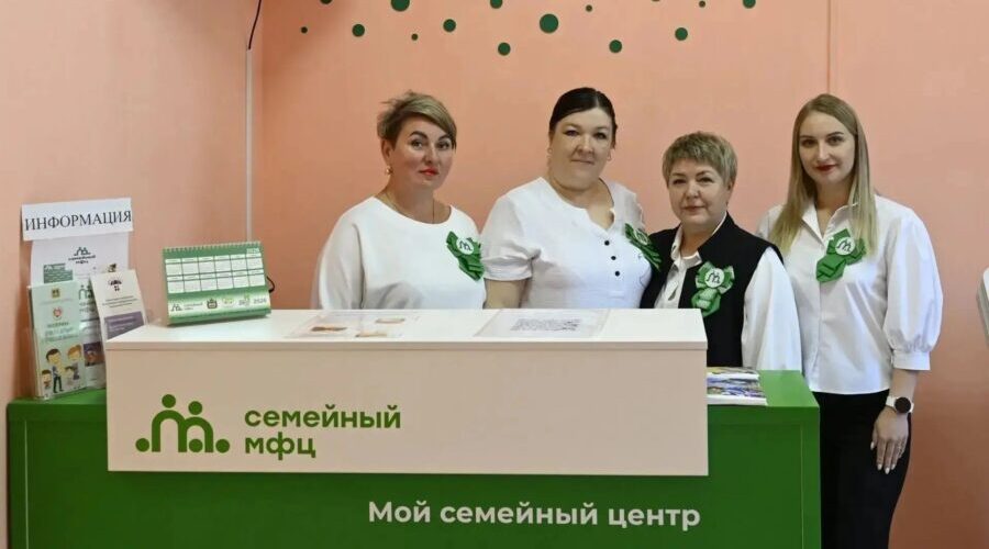 Егор Ковальчук поздравил работников социальной сферы с Днём социального работника