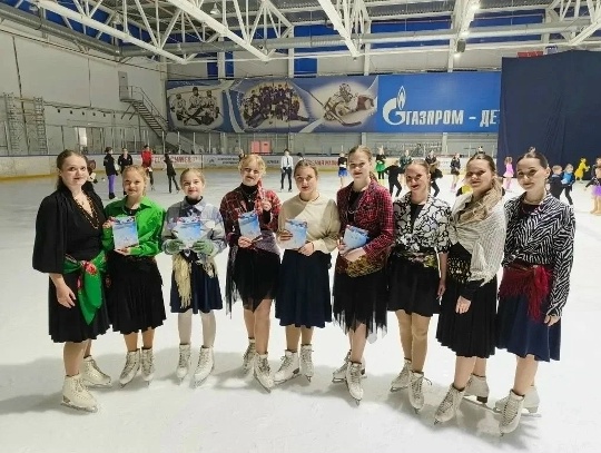 Юные брянские фигуристы подарили зрителям «Яркие краски холодного льда»