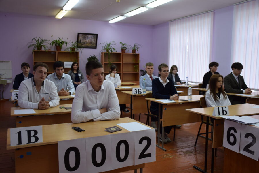 Климовские выпускники сдают экзамены