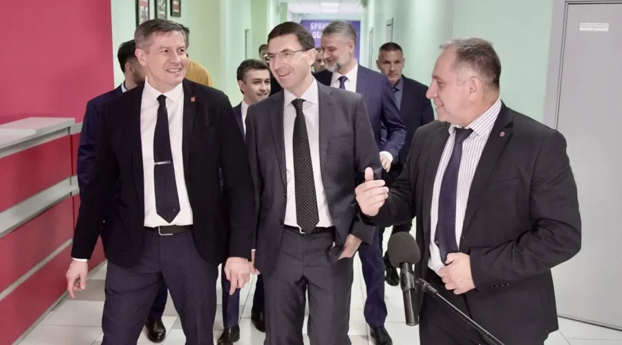 Игорь Щёголев посетил Брянский Дворец единоборств им. Артёма Осипенко