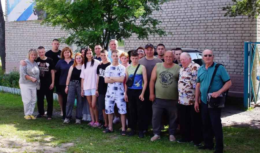 Десантники поддерживают выпускников Центра помощи