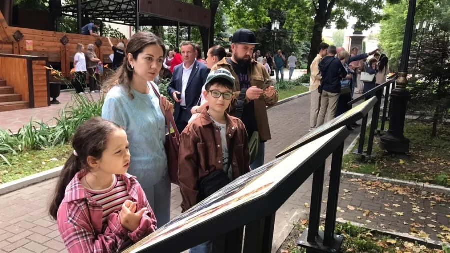 В Брянске прошло открытие мультимедийной выставки «Парк, который учит слушать»