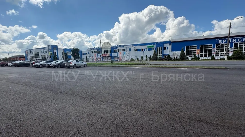 В Брянске ремонтируют дорогу на Володарке
