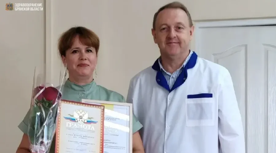 Брянский врач Валерия Банина получила награду от Минздрава