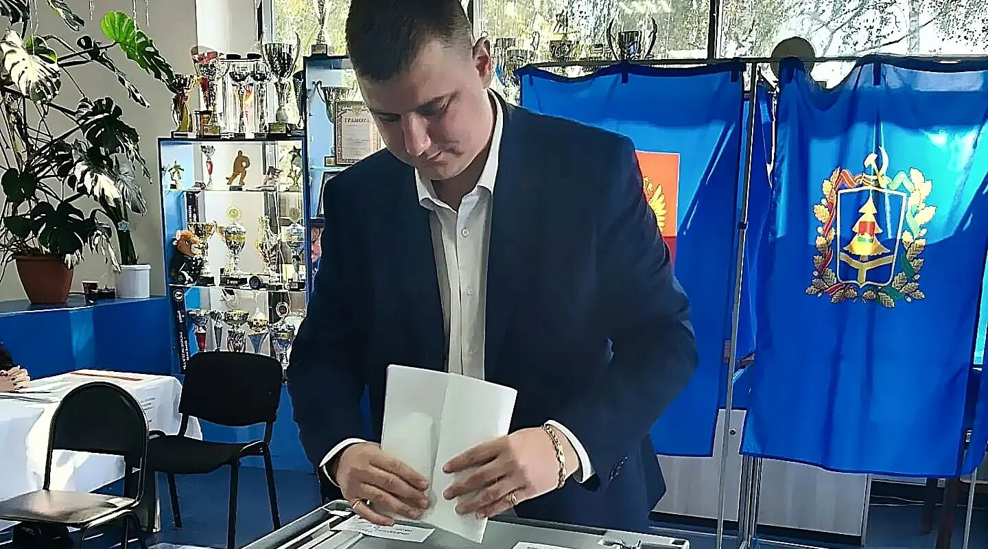 Александр Исаев проголосовал на своём избирательном участке