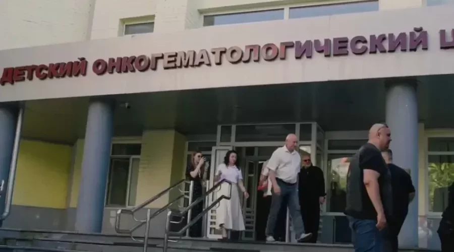 «Тележки добра» доехали до детского онкоцентра и госпиталя в Брянске