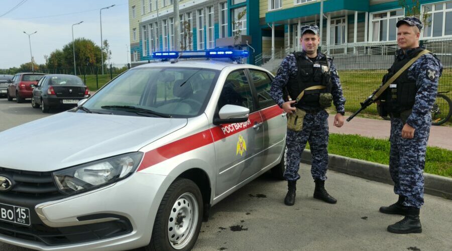 Брянские росгвардейцы обеспечили безопасность в День знаний