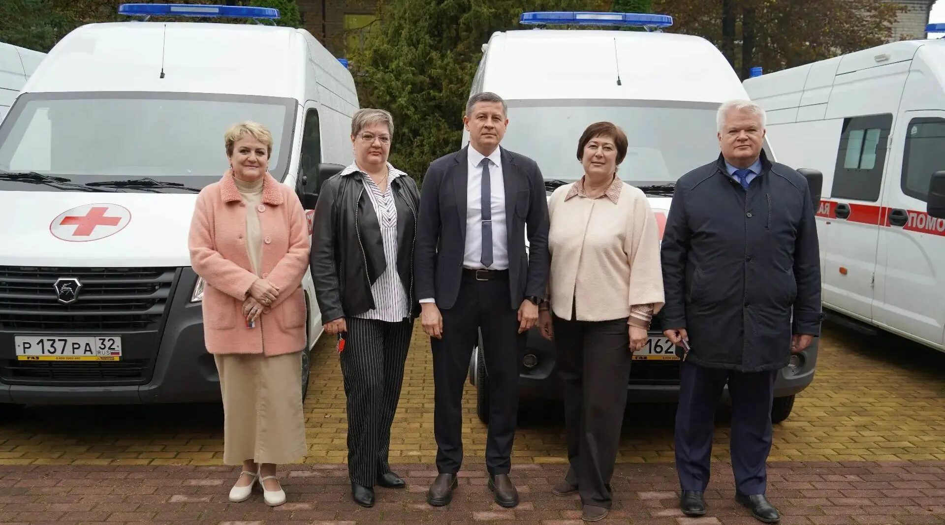 Автомобили скорой помощи передали медучреждениям Брянщины