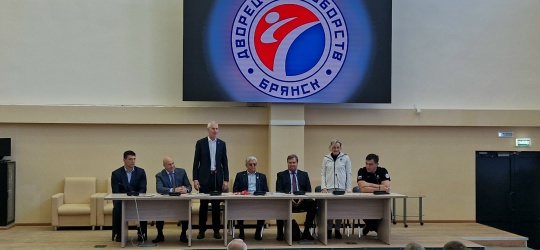 В Брянске состоялась встреча молодежи с легендарными спортсменами
