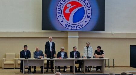 В Брянске состоялась встреча молодежи с легендарными спортсменами