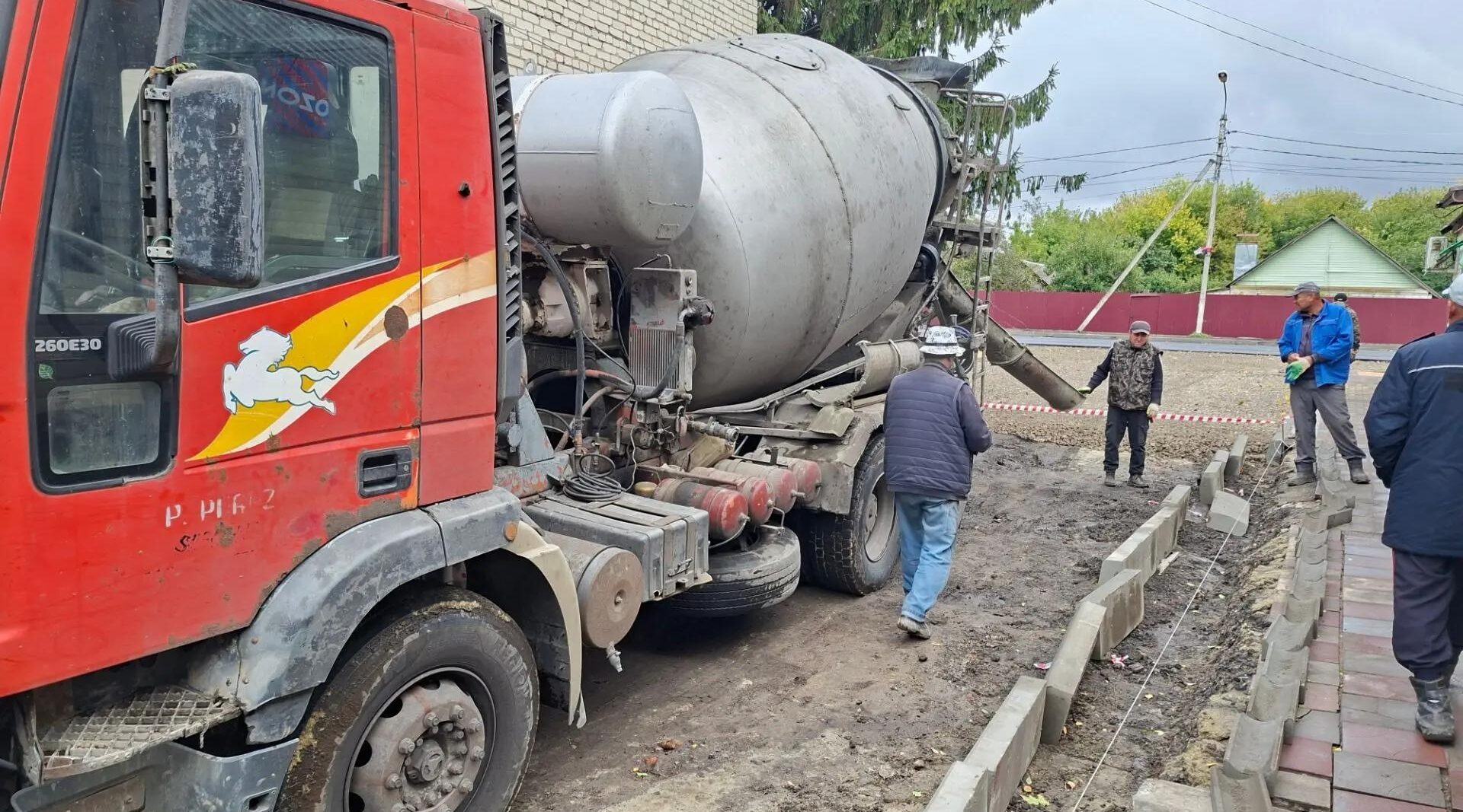 В Комаричах ремонтируют дорогу