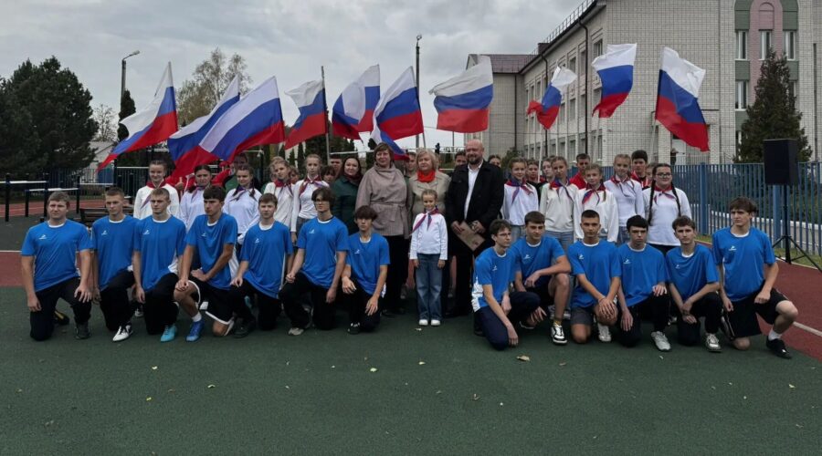 В Унече на территории школы №1 появилась новая современная спортивная площадка